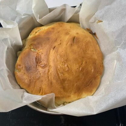 森永のもちもちホットケーキミックスを使ったのでもちもちなパンになりました！
材料少なく簡単に作れてよかったです(^^)